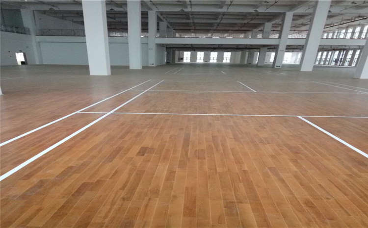 橡膠木籃球場地木地板哪個品牌好？