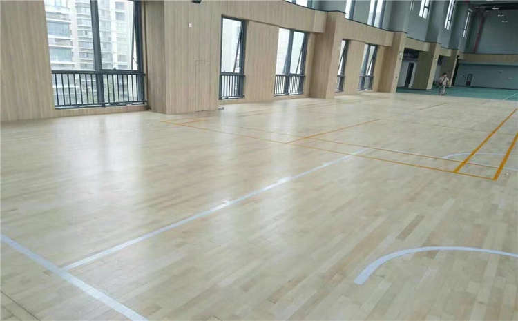 柞木籃球場地木地板價(jià)格是多少錢？