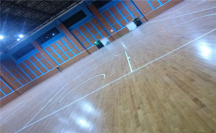 楓木實(shí)木運(yùn)動地板價格是多少錢？