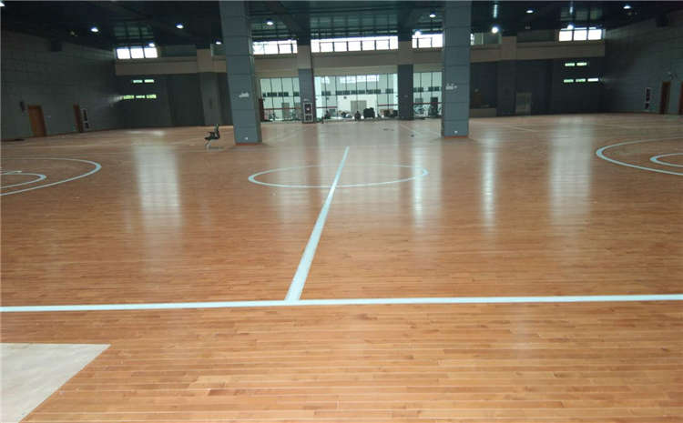 選購籃球場實木運動地板該如何判斷面板質(zhì)量？