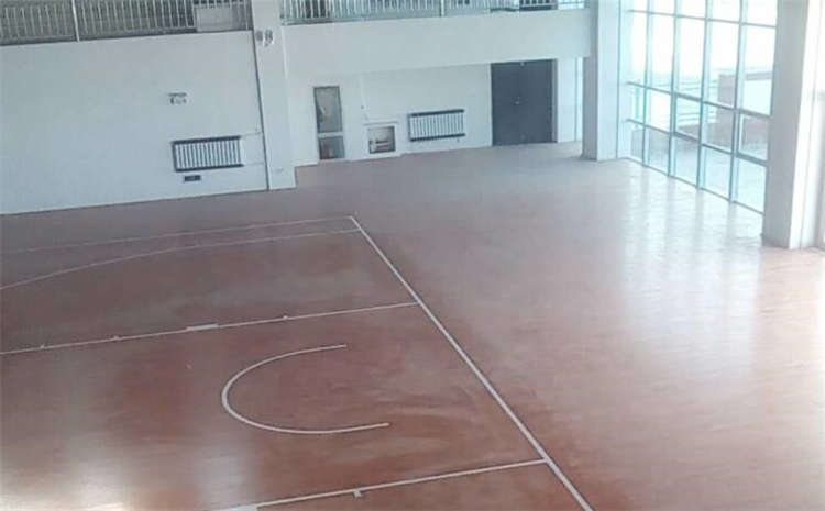 楓樺木籃球館木地板怎么維修？